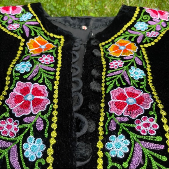 60s 70s Vtg black velvet embroidered boho button front tunic top shirt Size S - Picture 4 of 16